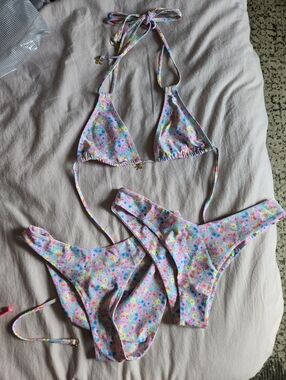 Kulani Kinis Bikini, 2 Bottoms!